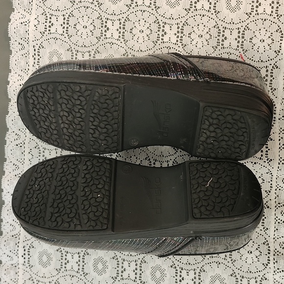 Women's Dansko XP Black Patent Leather with Color Lines- Size 39 - Picture 4 of 4